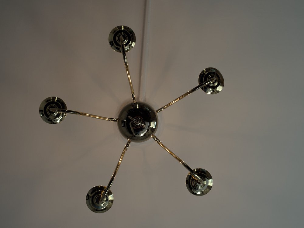 Chandelier in our room at the Hawthorne. Uncommanded dimming is a feature not a bug. Chandelier in our room at the Hawthorne. Uncommanded dimming is a feature not a bug.